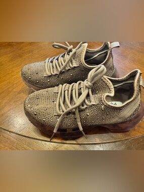 Very G Women's Hella rhinestone sneakers with leopard print sole Size 6.5